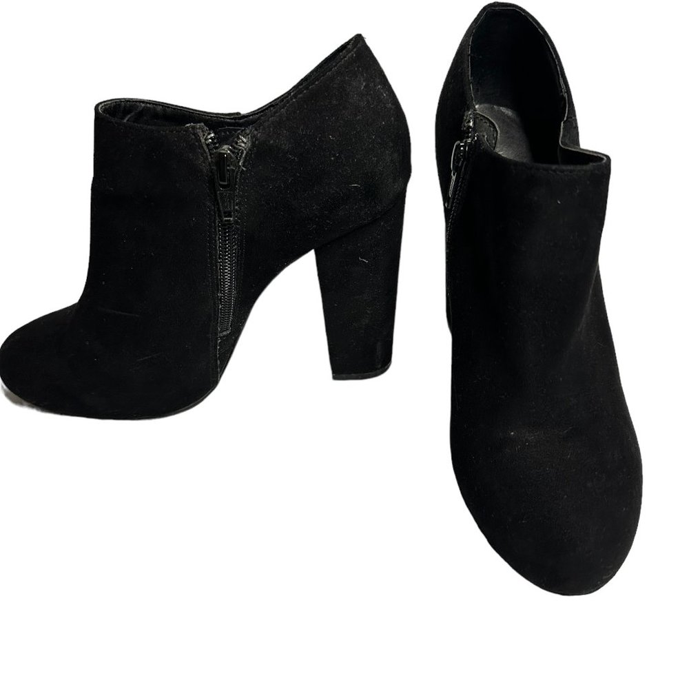 Black suede, bootie heels, 7 med